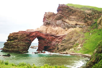 写真: 西ノ島・通天橋