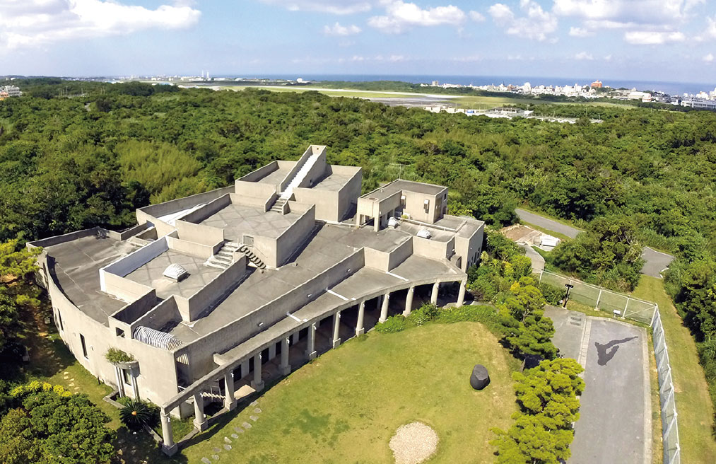 佐喜眞美術館と沖縄の歴史・文化にふれる旅　3日間