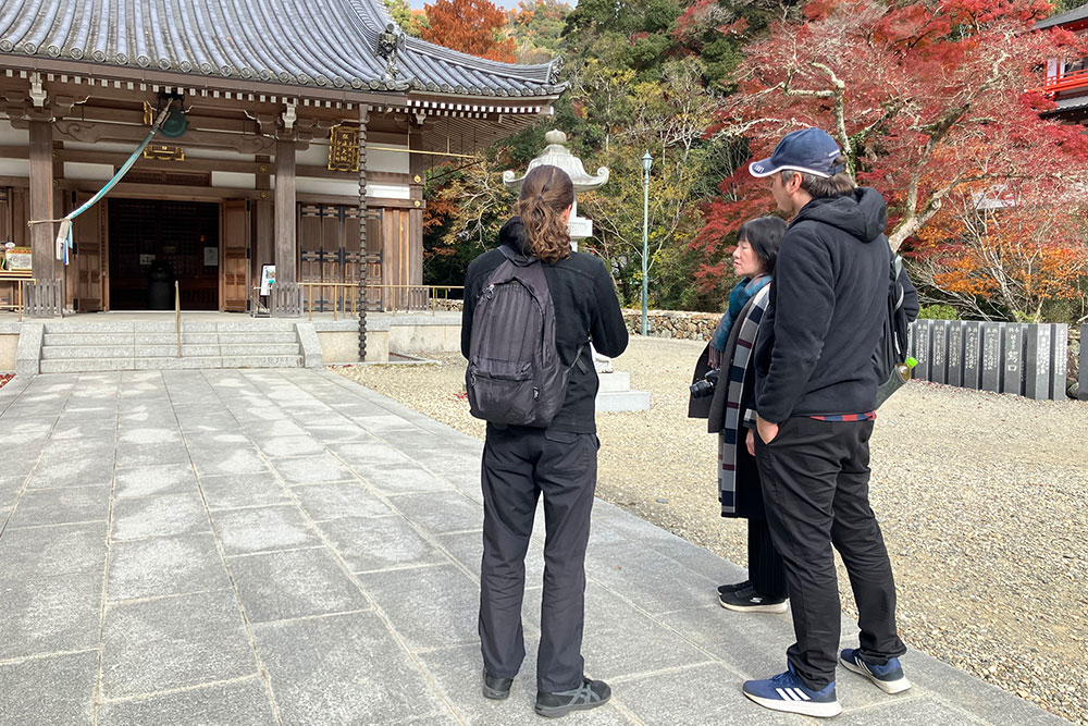 Minoh Park Yoga and Minoh Falls Experience (Minoh, Osaka prefecture)